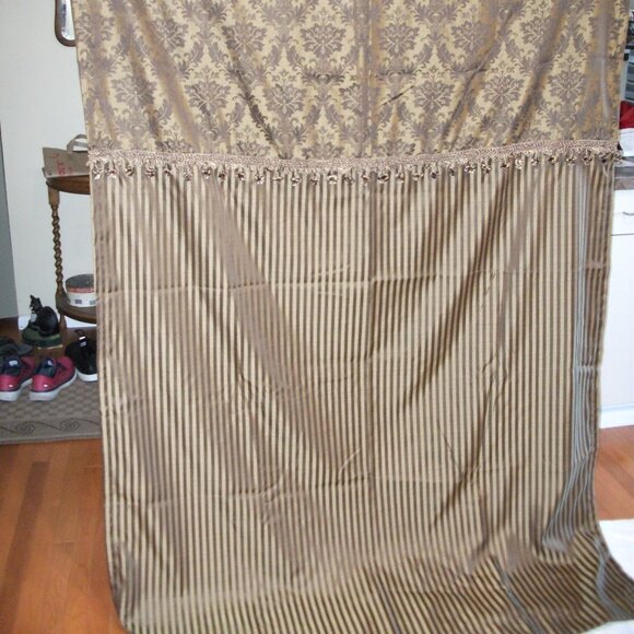 Set (2) Curtain panel drapes 84" x 53.5" - Picture 2 of 9